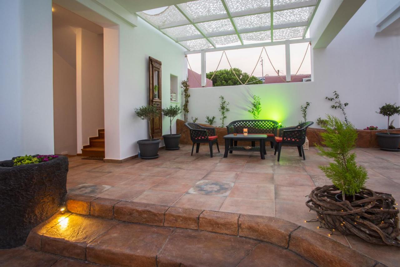 La Belle Vie - Santorini - Adults Only Apartment คามารี ภายนอก รูปภาพ