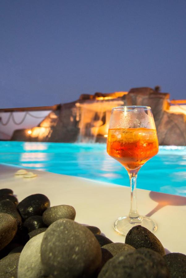 La Belle Vie - Santorini - Adults Only Apartment คามารี ภายนอก รูปภาพ