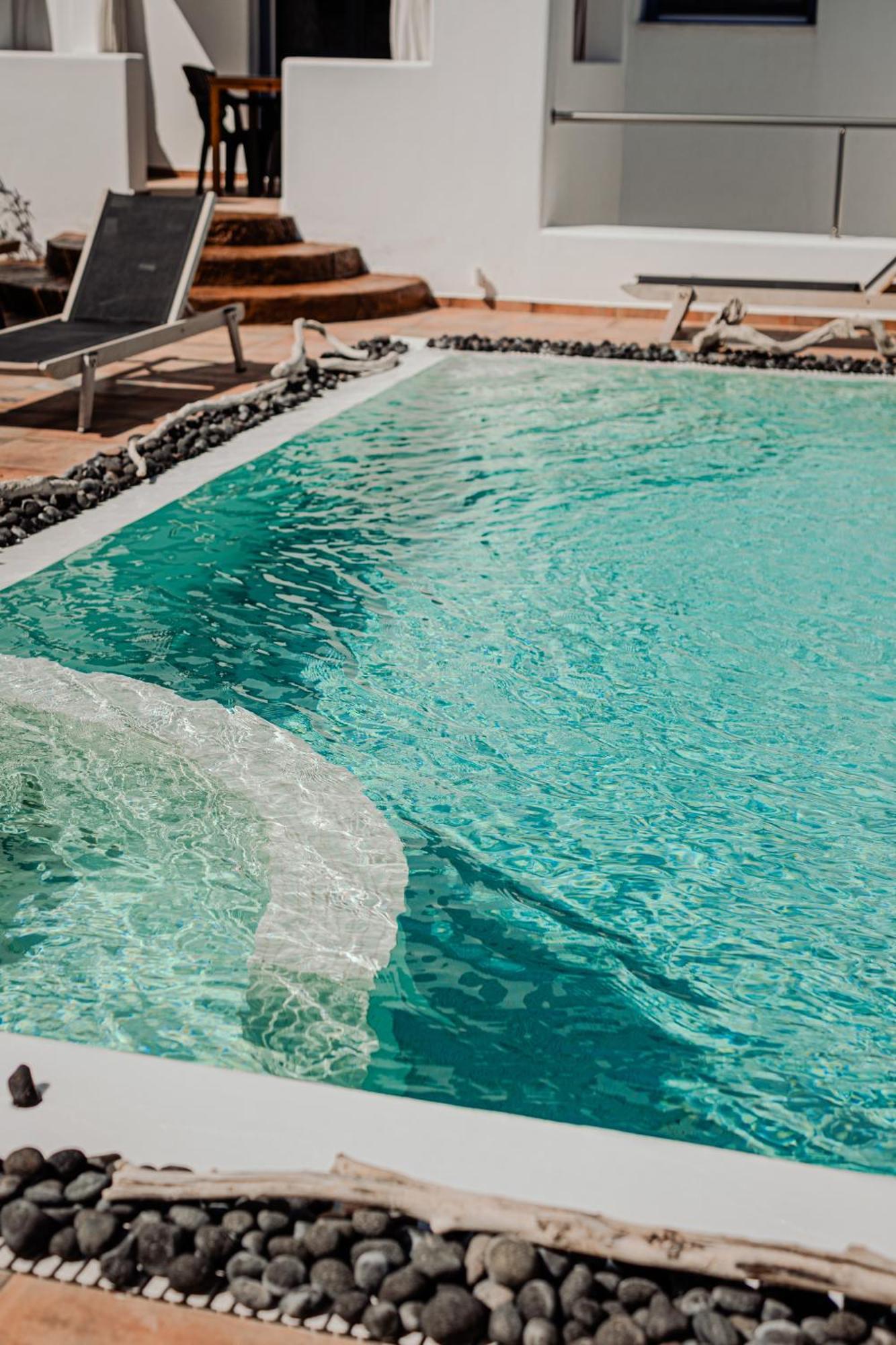 La Belle Vie - Santorini - Adults Only Apartment คามารี ภายนอก รูปภาพ