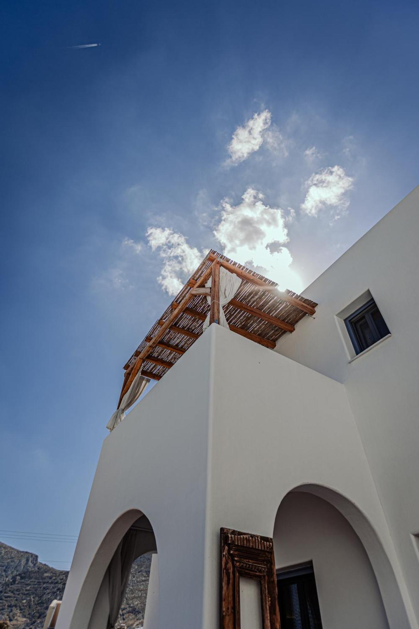 La Belle Vie - Santorini - Adults Only Apartment คามารี ภายนอก รูปภาพ